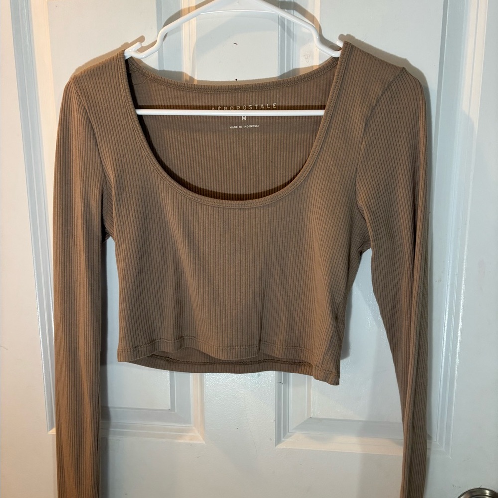 Cropped long sleeve shirt in brown. Size Medium